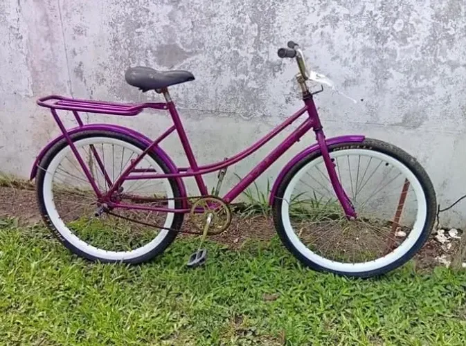 Vendo bicicleta na cor roxa, aro 26
