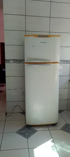 Doa -se geladeira Electrolux DFF44