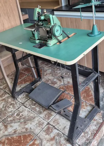 MÁQUINA DE COSTURA OVELOCK 220 WOLTS COM GARANTIA
