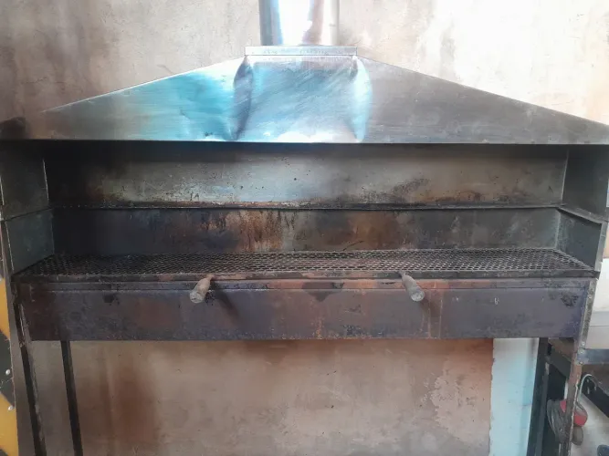 Vende-se churrasqueira para espetinho... 