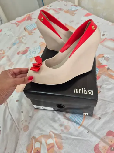 Melissa queen wedge bege de salto