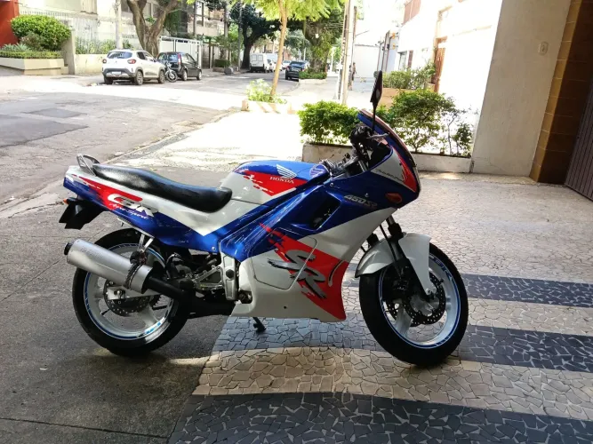 HONDA CBR SR 450 cc MOTO BEM CONSERVADA POUCO RODADO KM.99 MIL ORIGINAL.