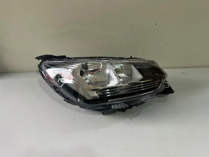 Farol direito Peugeot 208 2020/2021/2022/2023/2024/2025
