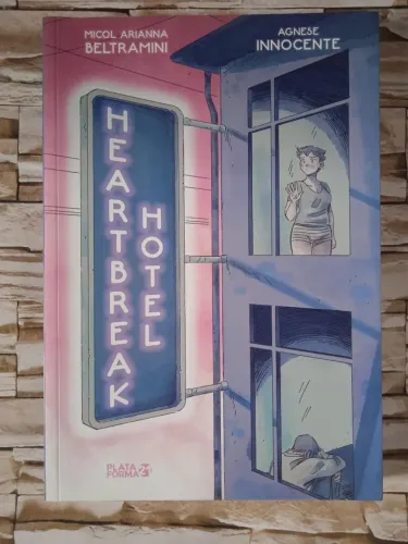 Heartbreak Hotel, De Micol Arianna Beltramini/ Agnese Innocente. Editora Plataforma 21.