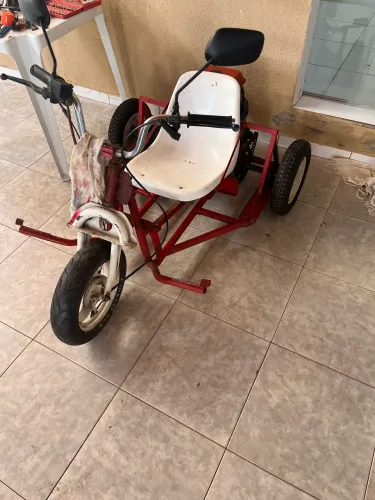 Triciclo com motor 