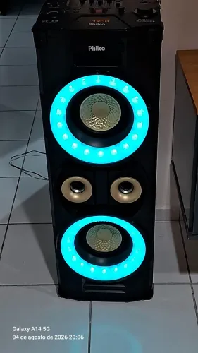 Vende se esta linda caixa de som torre da marca Fhilco 