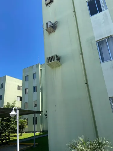 Caixa de proteção de ar-condicionado precisa retirar da parede 