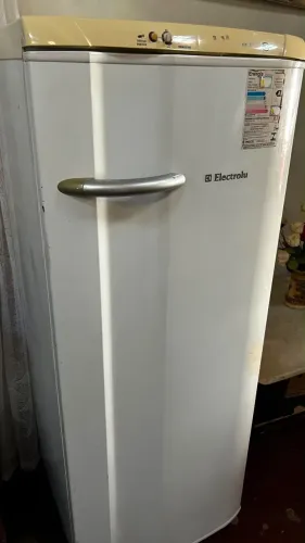 Geladeira Electrolux 240 litros