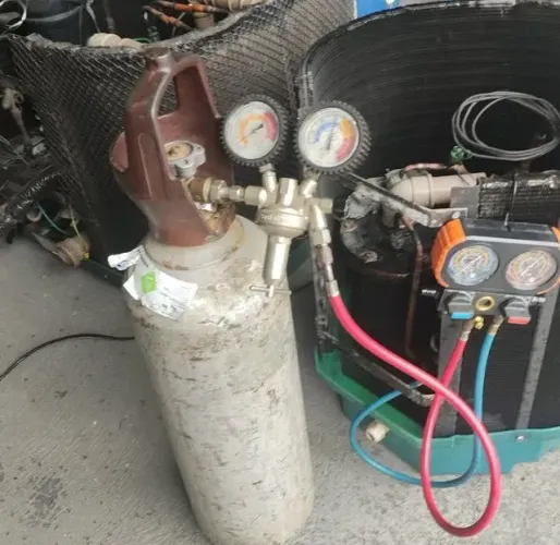 Técnico com CRT. Ar condicionado, câmara fria, refrigeradores, máq. Sorvete, máq. Gelo