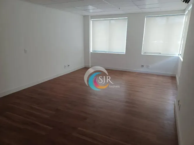 Conjunto comercial de 310 m² com 6 vagas