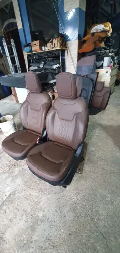Bancos da Fiat Touro elétricos 2025