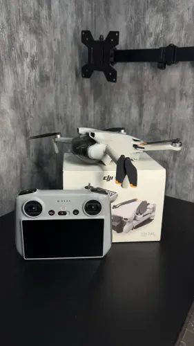 Drone DJI Mini 3 - Controle RC (Com Tela)