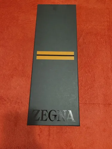 Caixa ZEGNA original em perfeito estado.