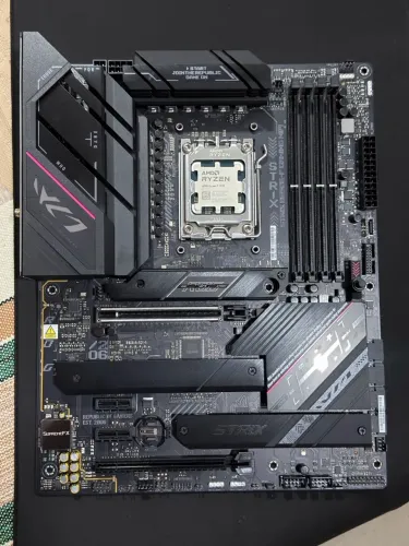 Kit Upgrade AM5 Asus Strix B650E-F + Ryzen 7700 + 16GB DDR5