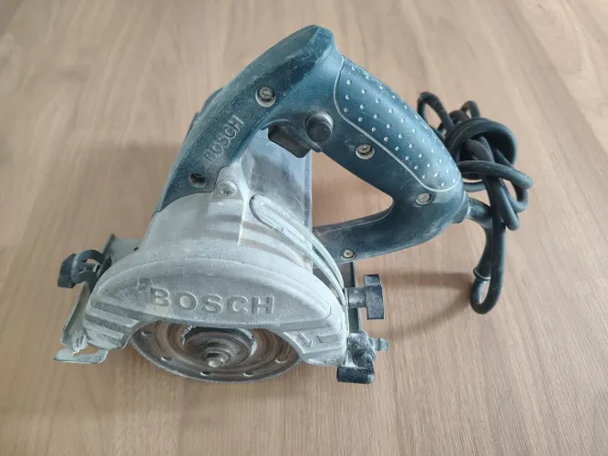 Vendo Serra mármore Bosch com gabarito de corte 45°