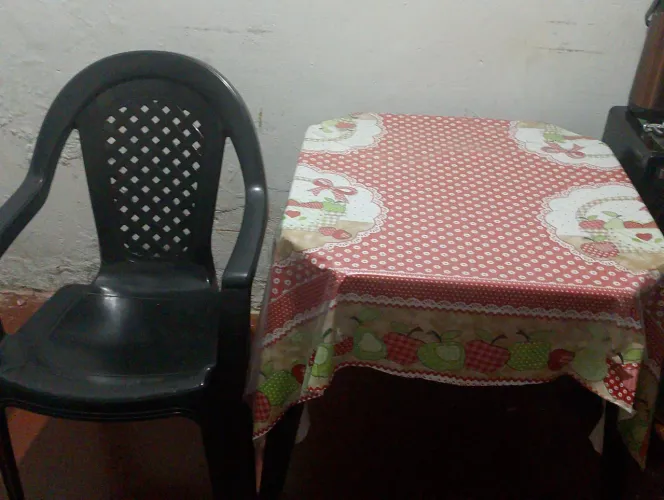 MESA 4 CADEIRAS