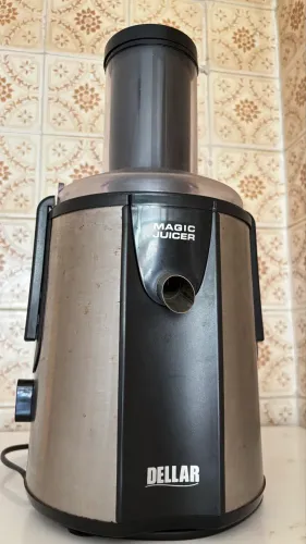 Espremedor de suco centrífuga Dellar Magic Juicer 700W