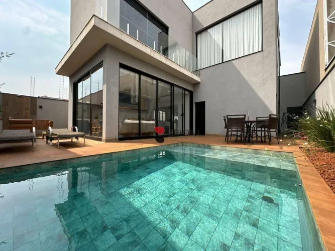 Casa sobrado alto padrão com 270m², 4 quartos/suítes à venda no Condomínio Vivendas da Mat