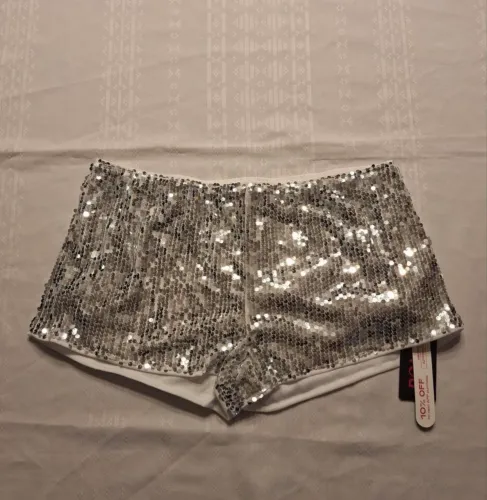 Short feminino prata de lantejoula (Cuiabá)