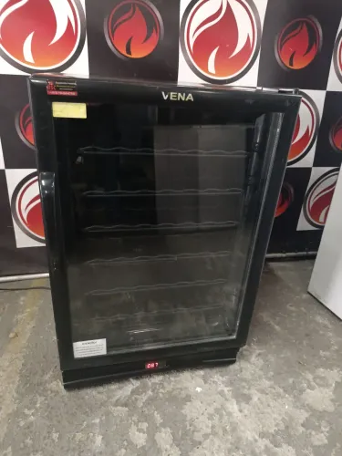 adega climatizada 64x63x1,00. 220 volts 175 litros vertical da marca Venax para 48 garaf