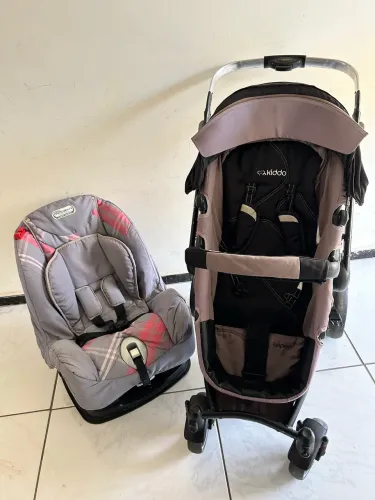 Carrinho de bebê kiddo e cadeirinha burigotto matrix