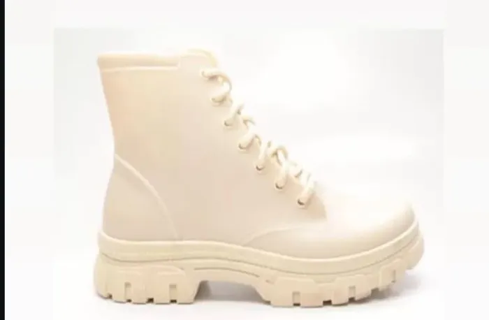 Vende-se botas