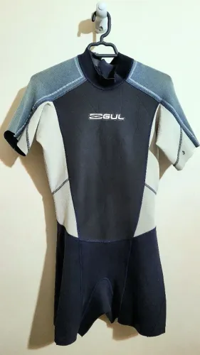 Short John neoprene Gul médio usado