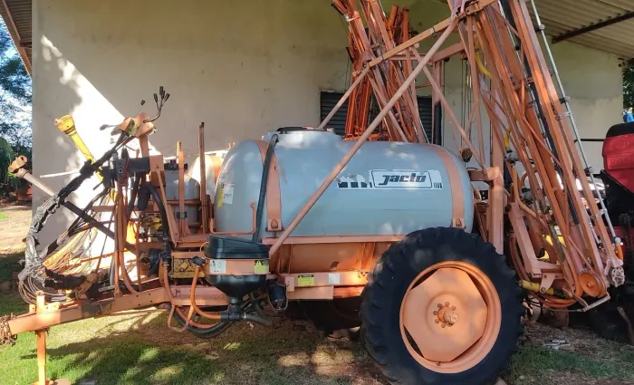 Pulverizador Jacto AD-18 2002