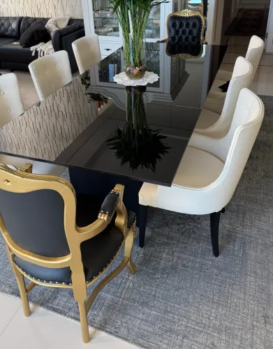 Mesa com 8 cadeiras