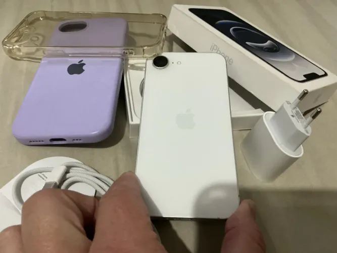 iPhone 16e impecavel *Garantia Apple* ( aceita trocas )