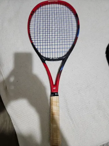 Raquete Yonex Vcore 95