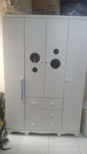 Vendo guarda roupa e cômoda