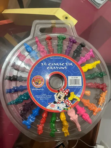 24 GIZ DE CERA CRAYONS Disneyland ORIGINAL - COLECIONADOR - 2006