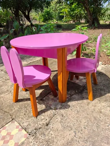 Kit de Mesa Infantil com 2 Cadeirinhas de Coelho