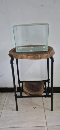 Vendo aquario com mesinha rústica 