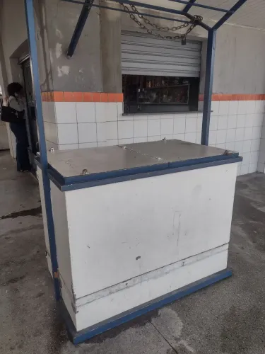 Vendo barraca dentro do terminal da UFS