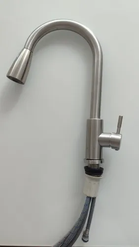 Torneira cozinha monocomando quente e frio.