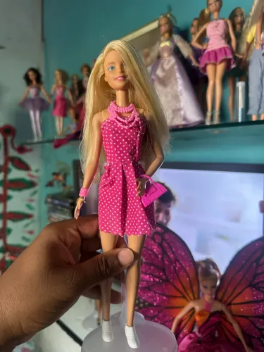 Boneca Barbie ? millie ? 