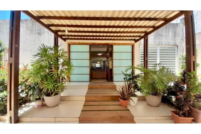 Vende casa em Boa Viagem 260m2 com 5 quartos 3 suítes piscina e churrasqueira