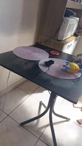 Vendo Mesa com 4 cadeiras 