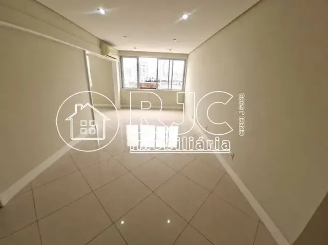 Apartamento de 3 Quartos (1 Suíte) e Andar Alto na Rua Homem de Melo Totalmente Reformado
