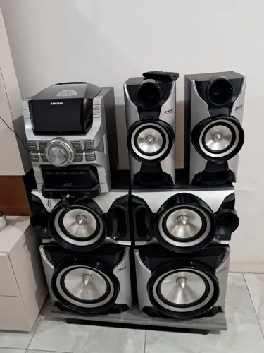 Vendo aparelho de som Samsung 1500 de potência ( com desafio).