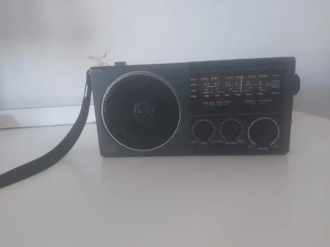 Radio portátil CCE anos 1980