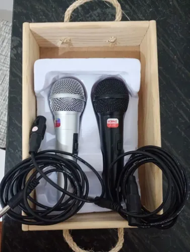 Kit com dois microfones LeLong
