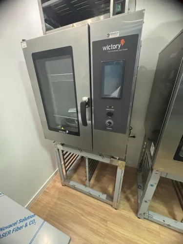 Forno Combinado 8 gns programável com cavalete novo