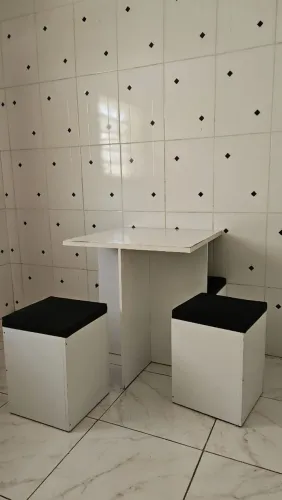 MESA COM 4 BANCOS BAÚ