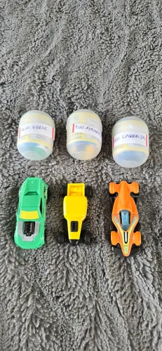 Brinquedo kinder ovo hot wheels