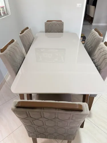 Mesa com 6 cadeiras
