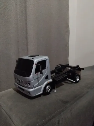 Miniatura caminhão accelo