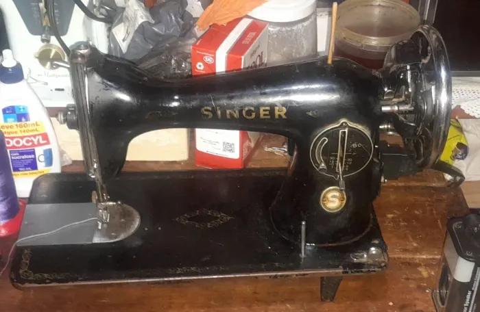 Vendo máquina de costura Singer 15c
